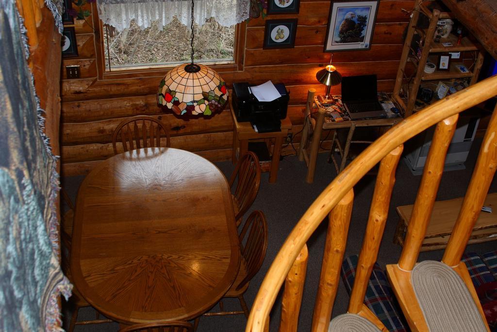 Wise Old Hunter Lodge Anchor Point الغرفة الصورة