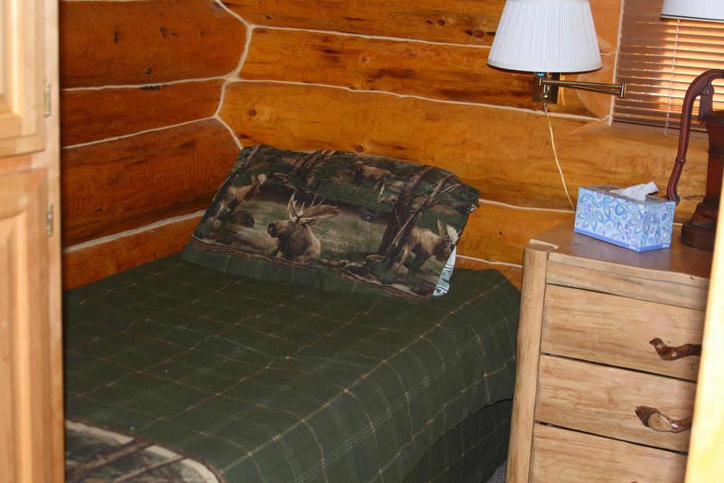 Wise Old Hunter Lodge Anchor Point الغرفة الصورة